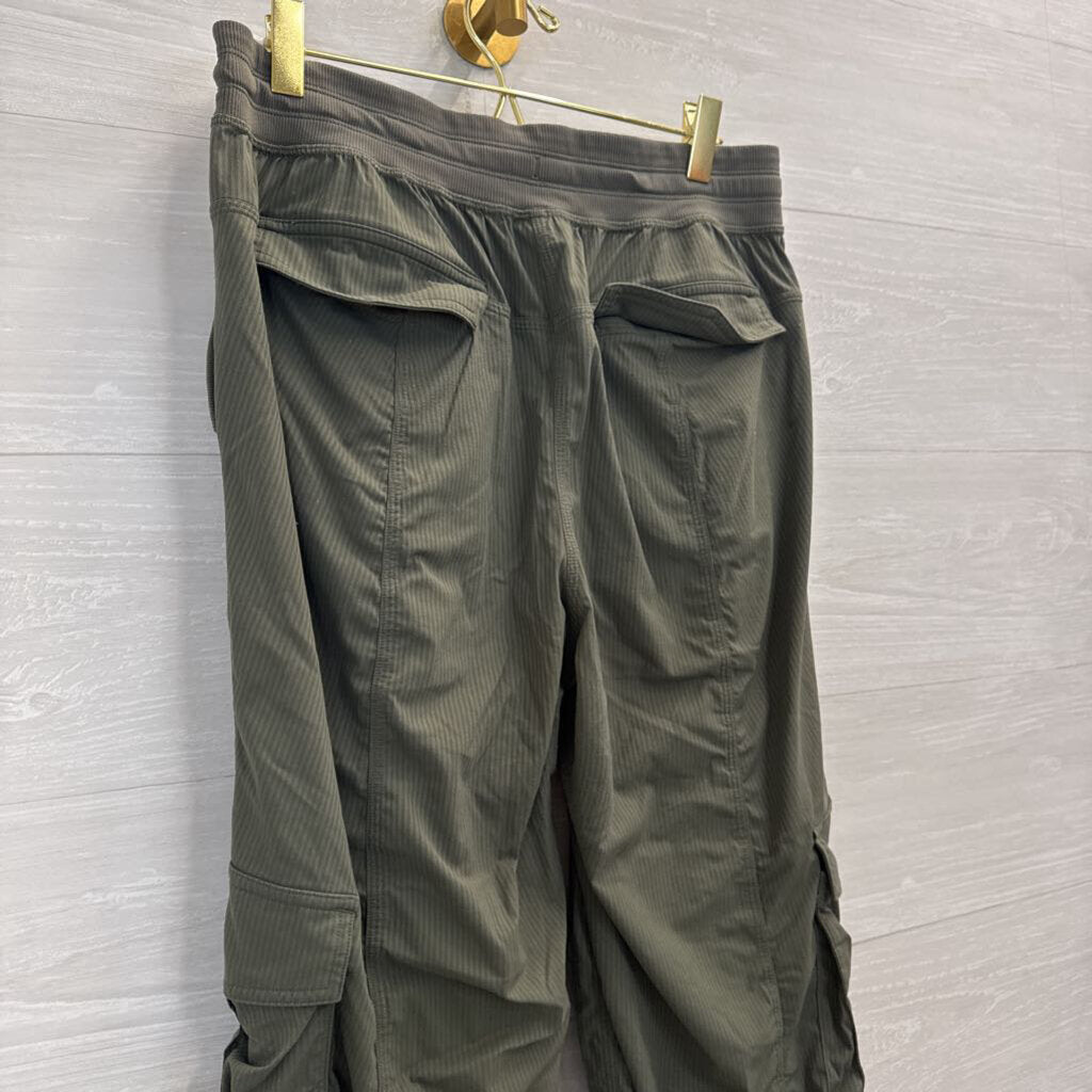 Lululemon Green Dance Studio Cargo Jogger Pants Small