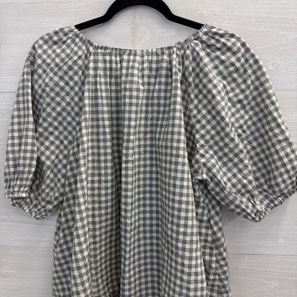 White/ Black Plaid Short Puff Sleeve Top Large