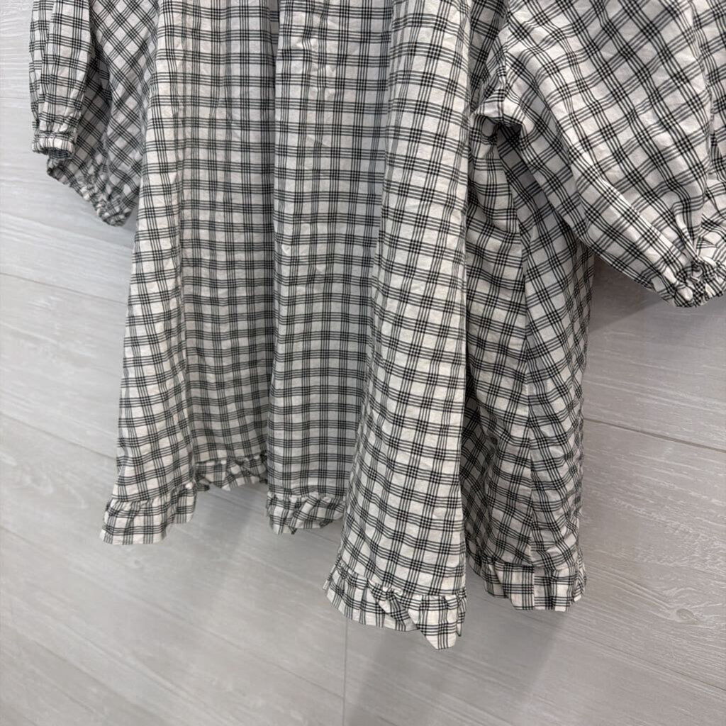 White/ Black Plaid Short Puff Sleeve Top Large
