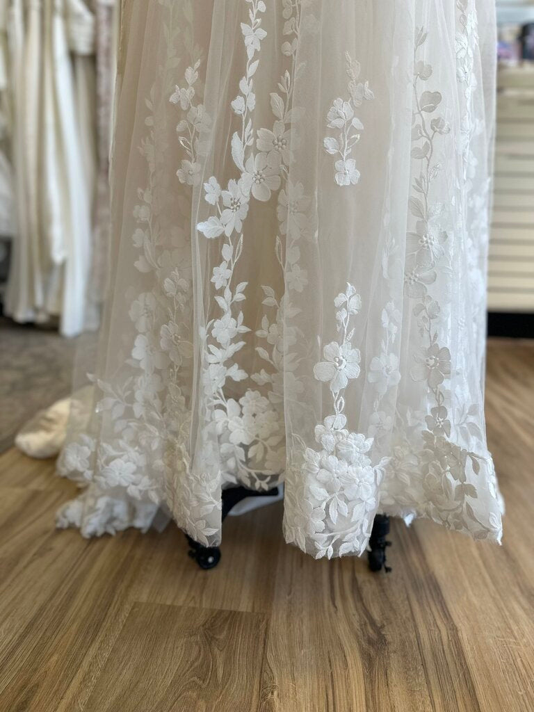 Allure Bridal Ivory Lace A Line Bridal Gown 6