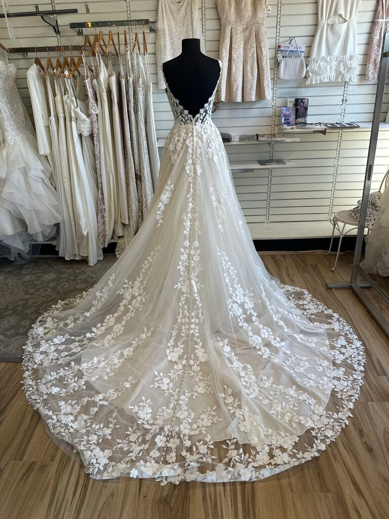 Allure Bridal Ivory Lace A Line Bridal Gown 6