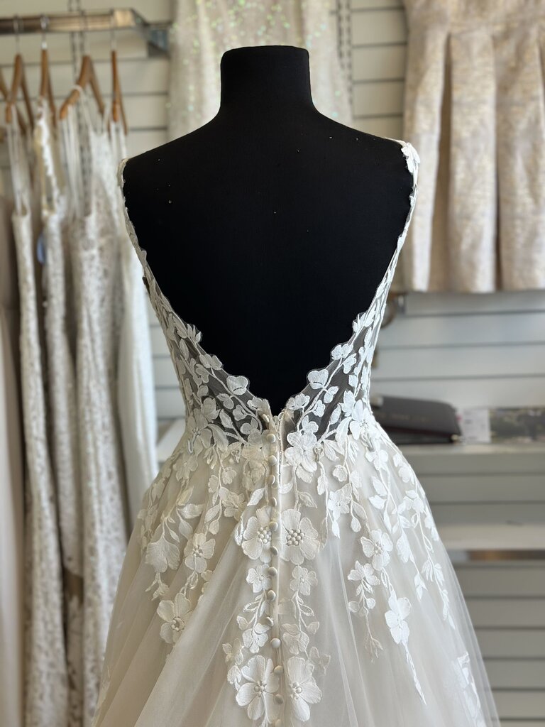 Allure Bridal Ivory Lace A Line Bridal Gown 6