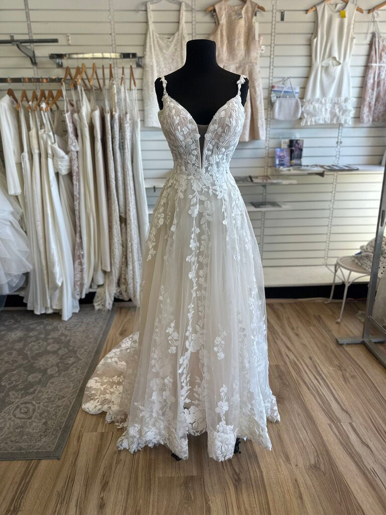 Allure Bridal Ivory Lace A Line Bridal Gown 6