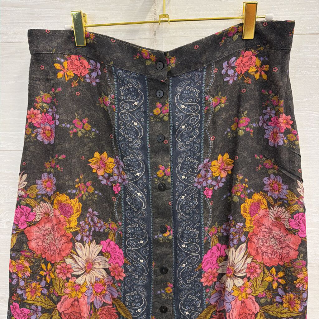 Natural Life Grey/ Multi Print Button Front Skirt Large