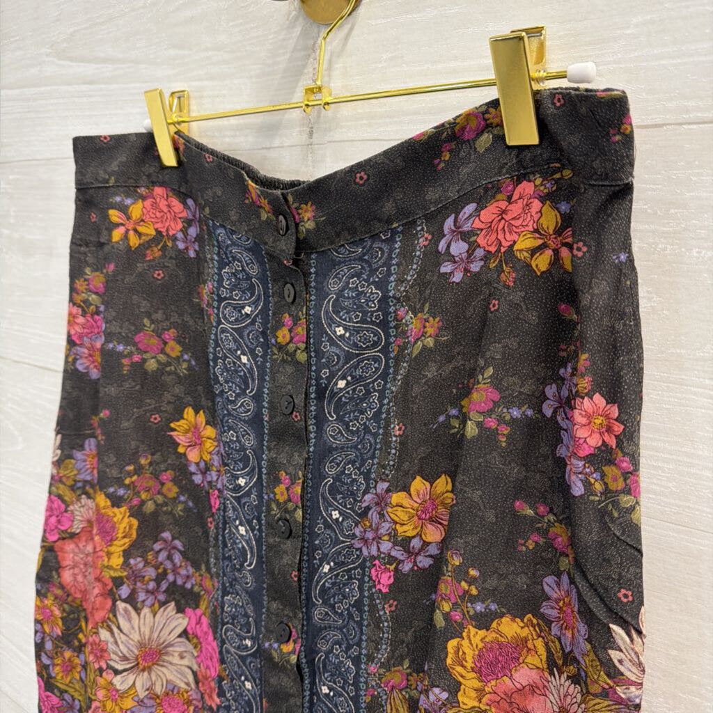 Natural Life Grey/ Multi Print Button Front Skirt Large