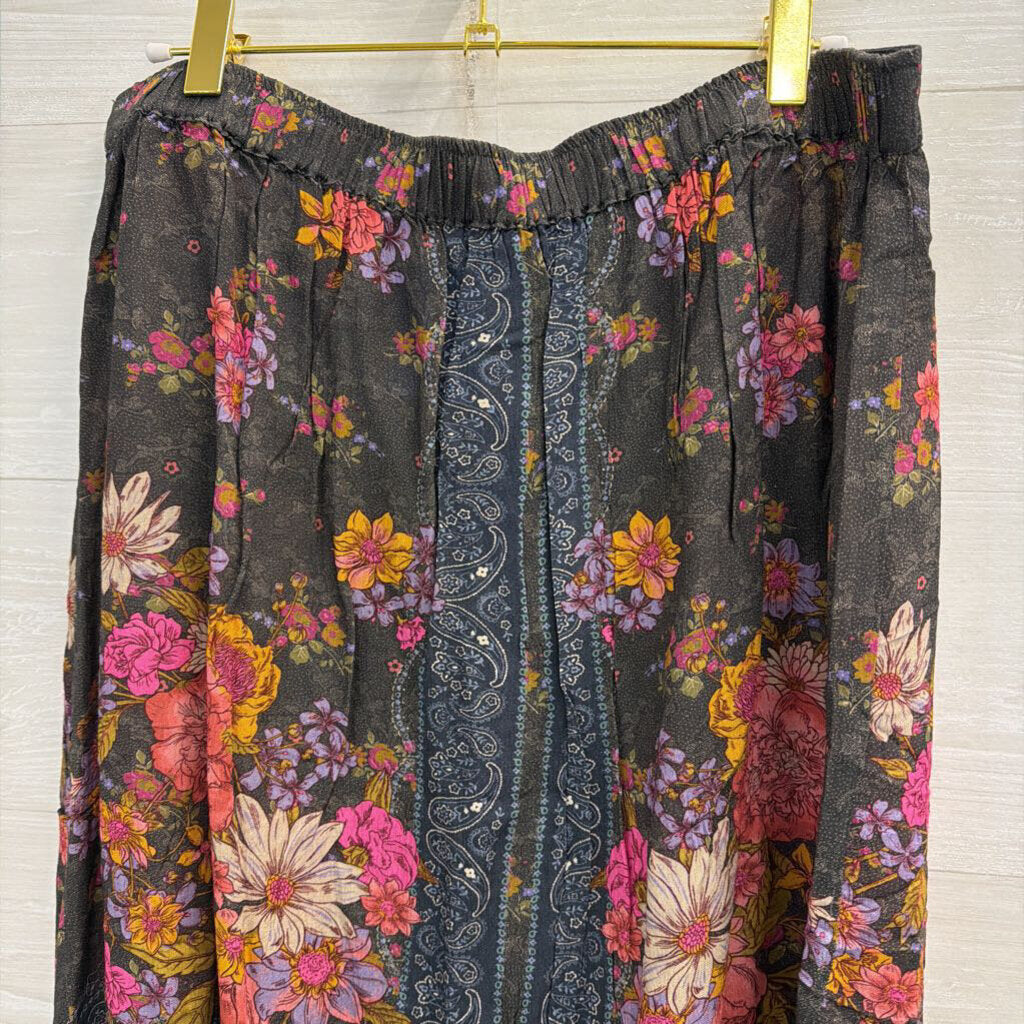 Natural Life Grey/ Multi Print Button Front Skirt Large