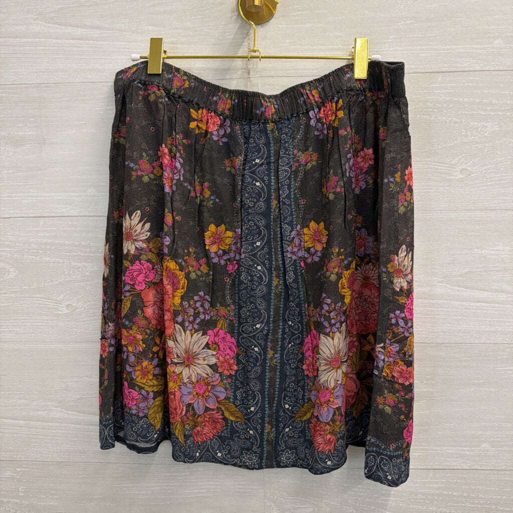 Natural Life Grey/ Multi Print Button Front Skirt Large