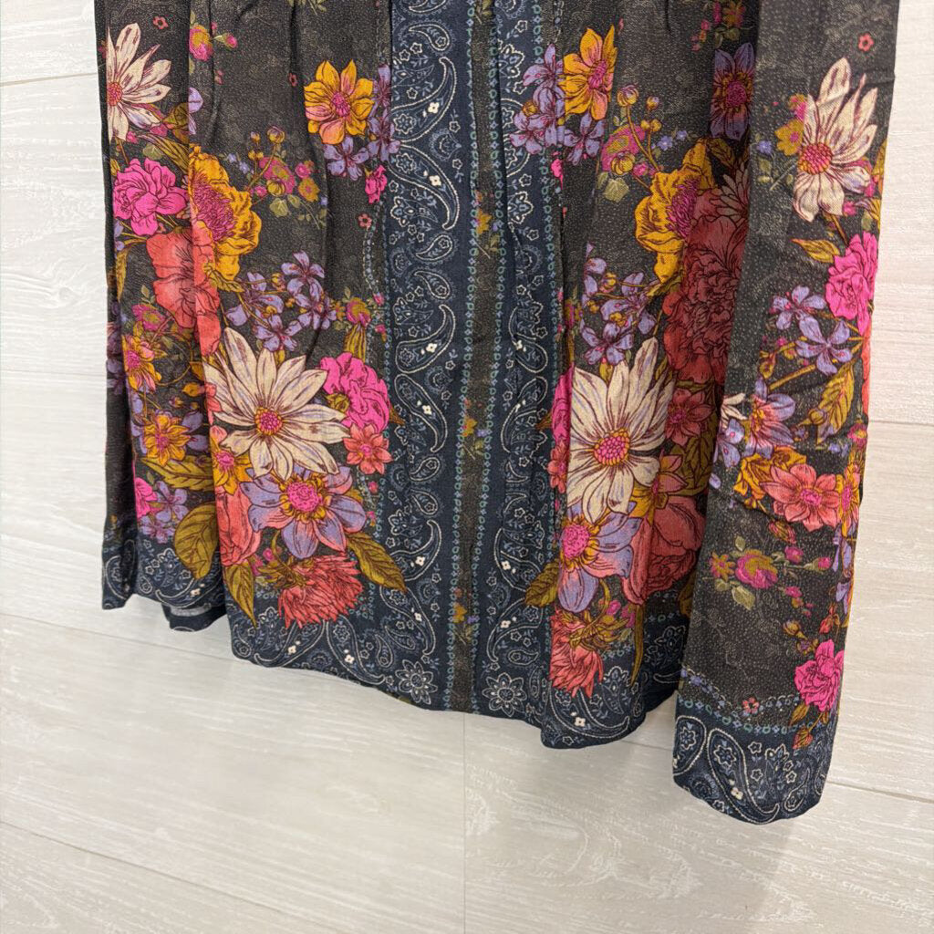 Natural Life Grey/ Multi Print Button Front Skirt Large