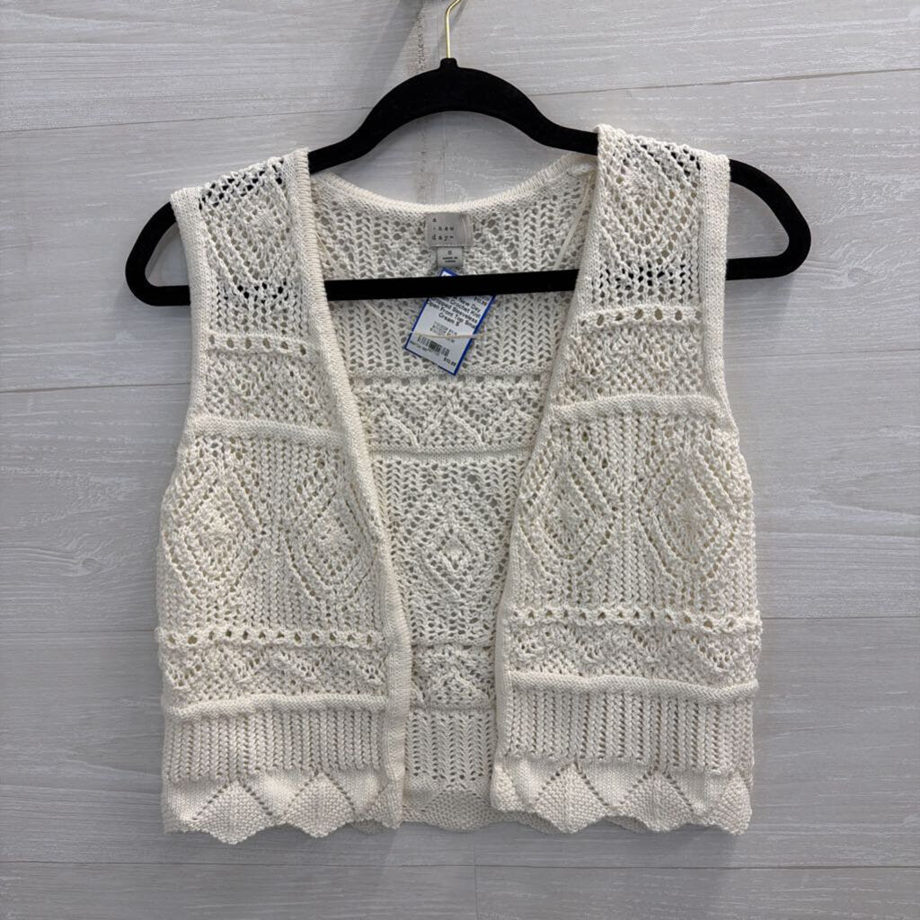 Cream Crochet Knit Cropped Sleeveless Open Front Top Small