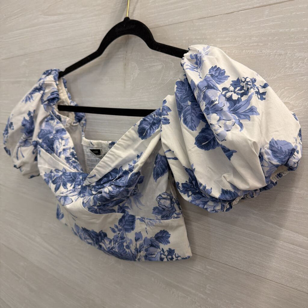 Abercrombie and Fitch White/ Blue Print Cropped Short Puff Sleeve Top Small