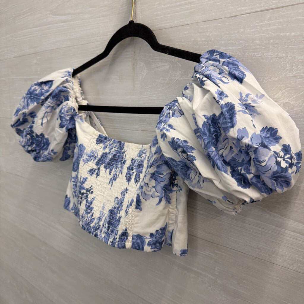 Abercrombie and Fitch White/ Blue Print Cropped Short Puff Sleeve Top Small
