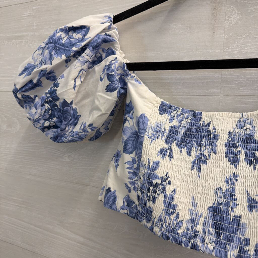 Abercrombie and Fitch White/ Blue Print Cropped Short Puff Sleeve Top Small