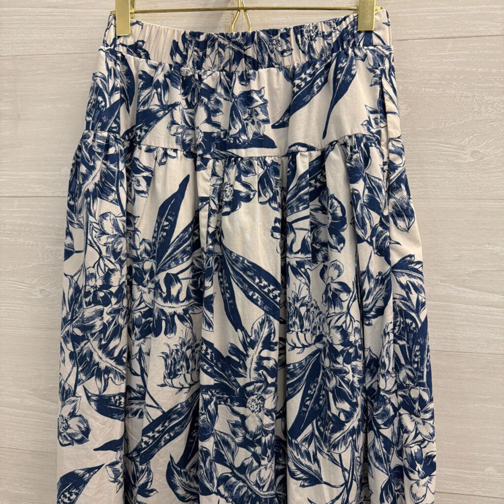 Abercrombie and Fitch White/ Blue Print Maxi Skirt Extra Small