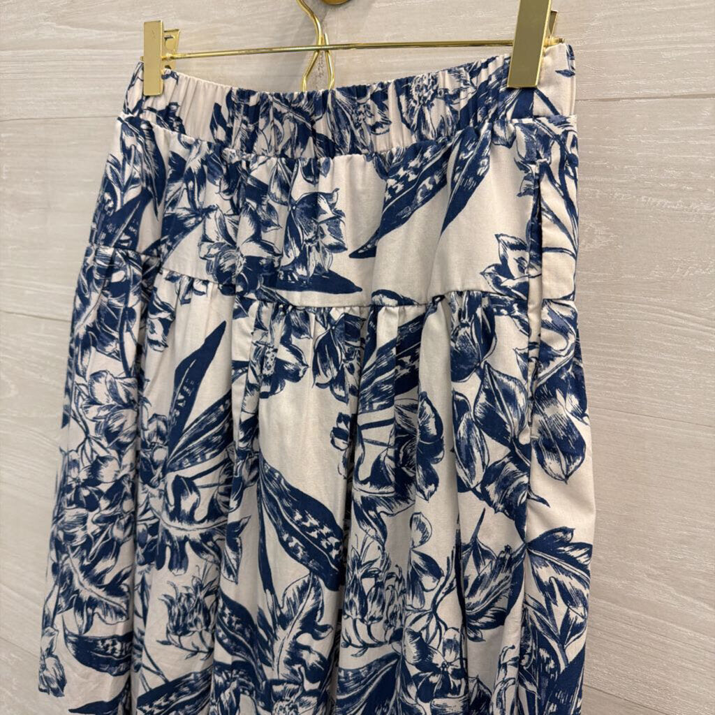 Abercrombie and Fitch White/ Blue Print Maxi Skirt Extra Small