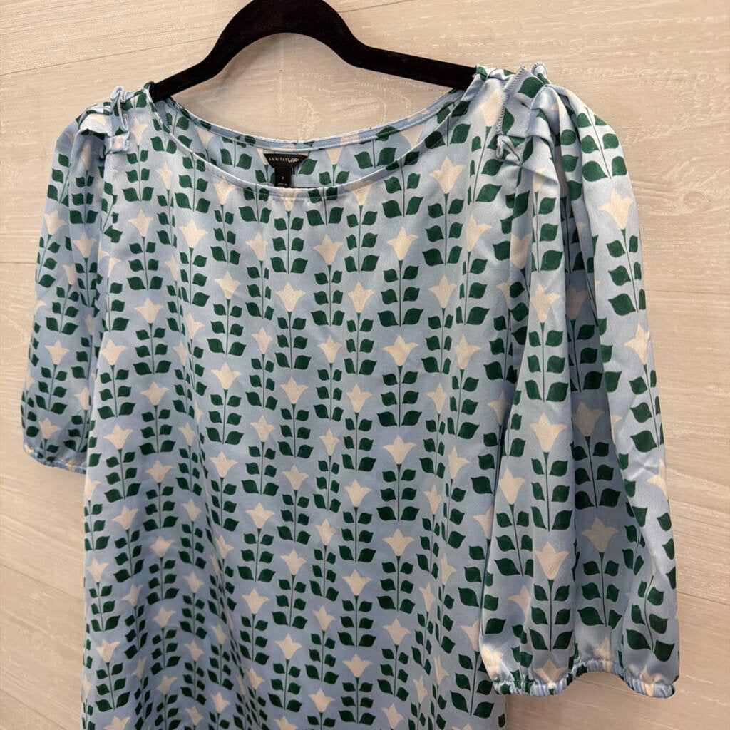 Ann Taylor Blue/ Multi Print Silky Short Sleeve Top Medium