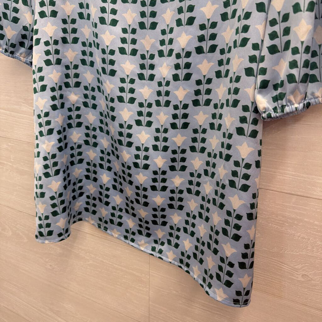 Ann Taylor Blue/ Multi Print Silky Short Sleeve Top Medium