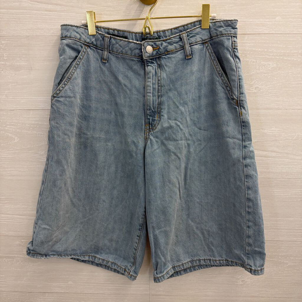 Light Wash Mid Rise 90s Skater Shorts 8