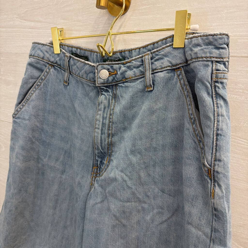 Light Wash Mid Rise 90s Skater Shorts 8