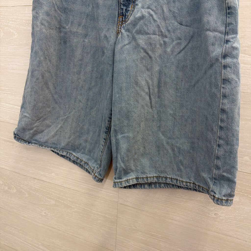 Light Wash Mid Rise 90s Skater Shorts 8