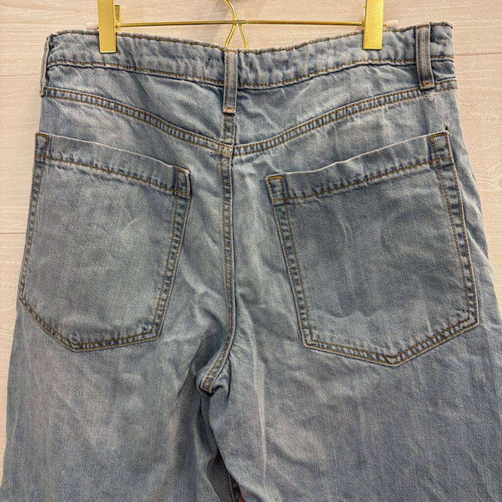 Light Wash Mid Rise 90s Skater Shorts 8