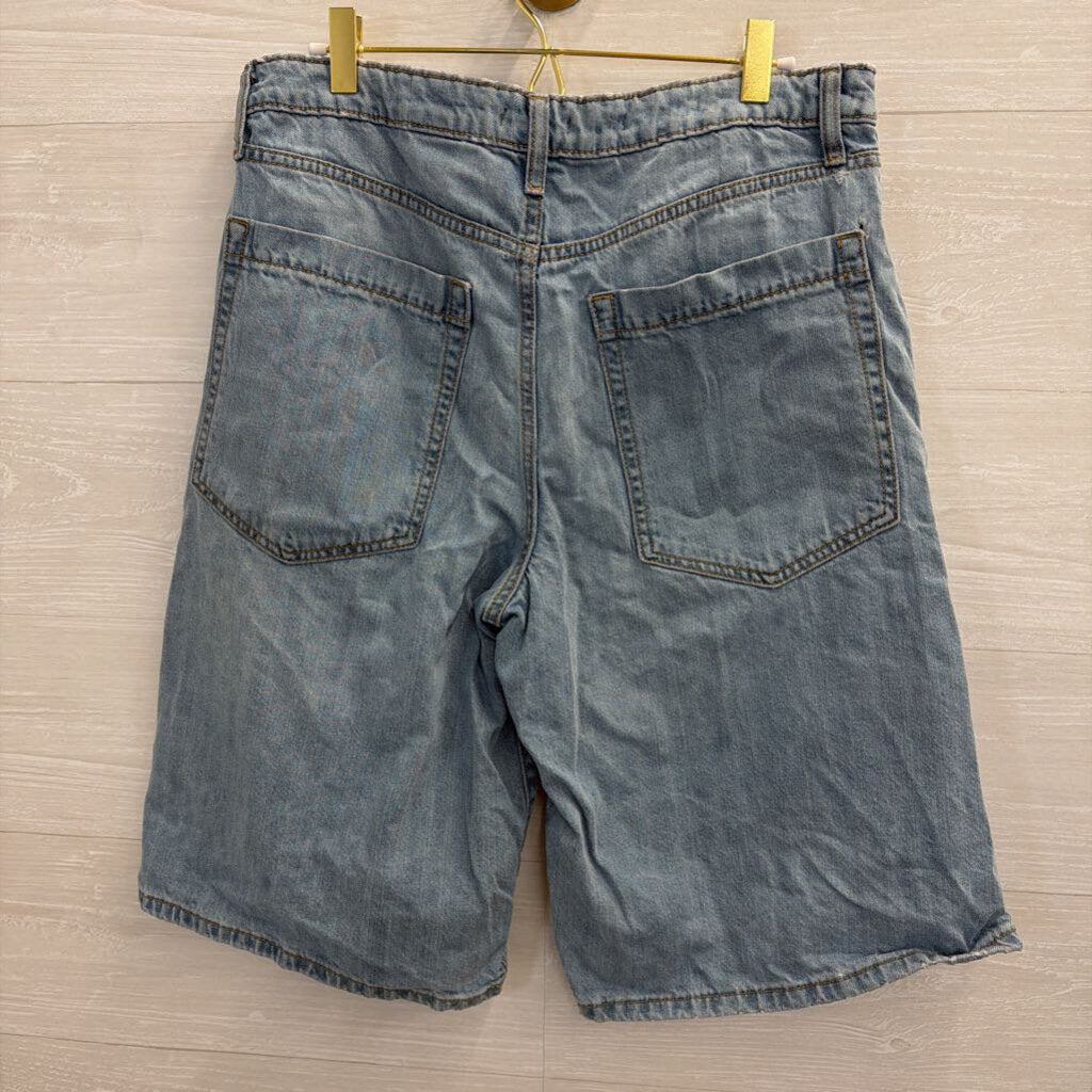 Light Wash Mid Rise 90s Skater Shorts 8