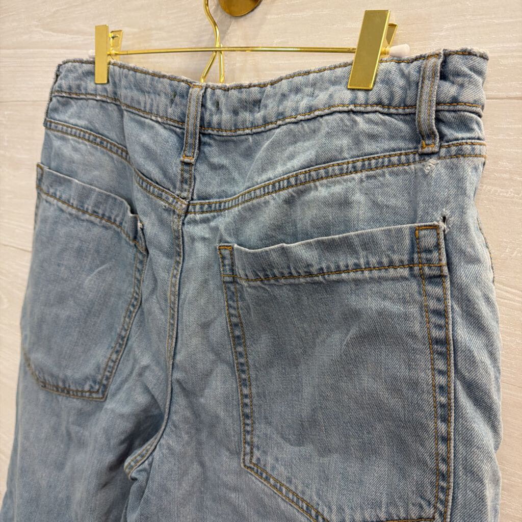 Light Wash Mid Rise 90s Skater Shorts 8
