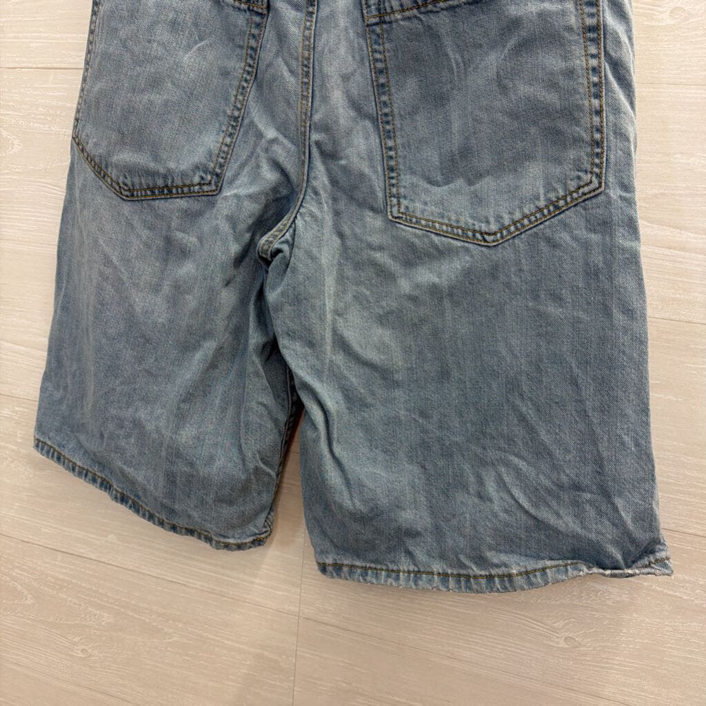 Light Wash Mid Rise 90s Skater Shorts 8