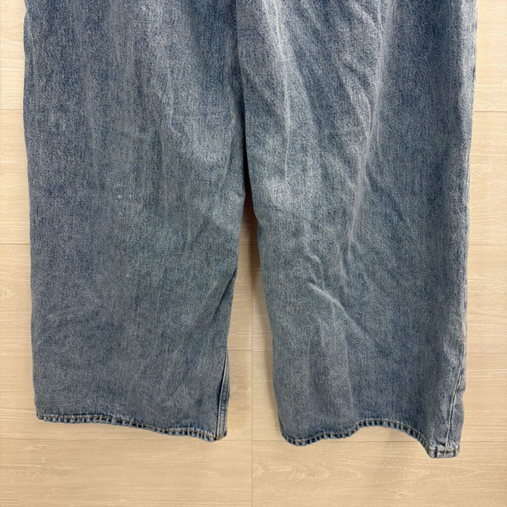 Gap Light Wash Distressed Baggy Jeans 28