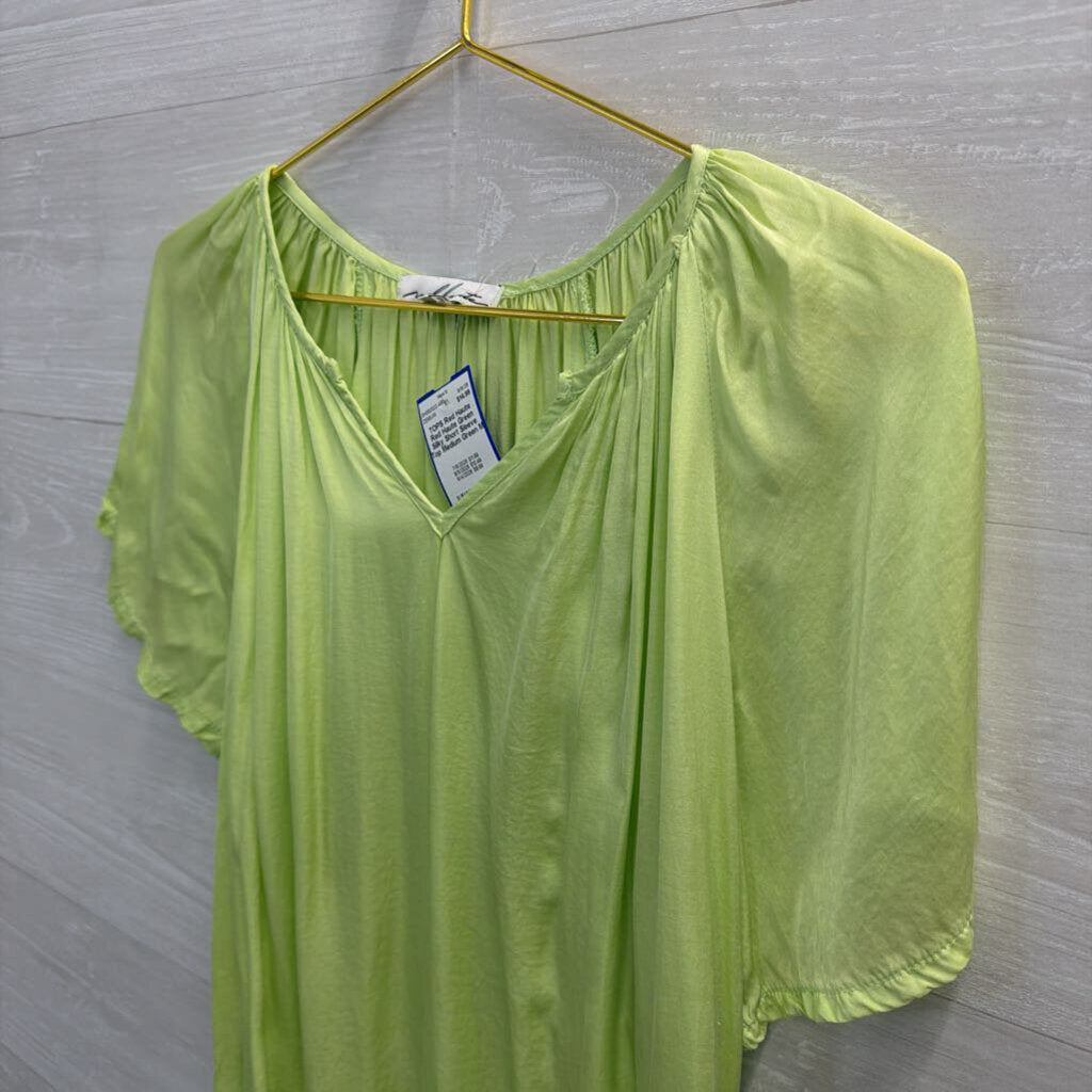 Red Haute Green Silky Short Sleeve Top Medium