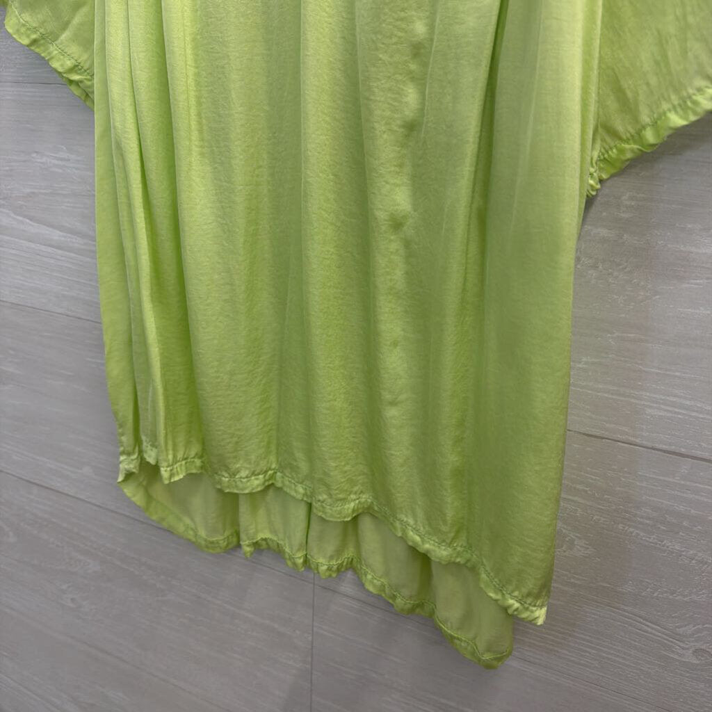 Red Haute Green Silky Short Sleeve Top Medium