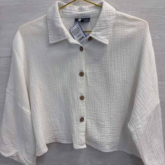 TRK Woman White Texture Cropped Button Down Top Large