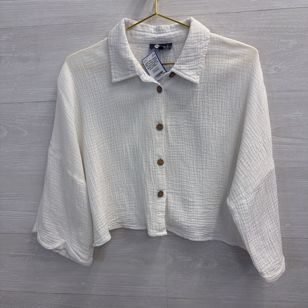 TRK Woman White Texture Cropped Button Down Top Large