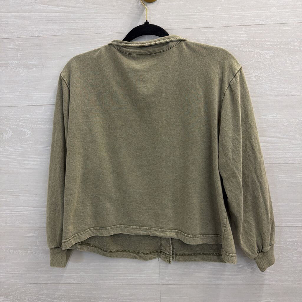 Solitaire Green Long Sleeve Front Pocket Button Front Top Small