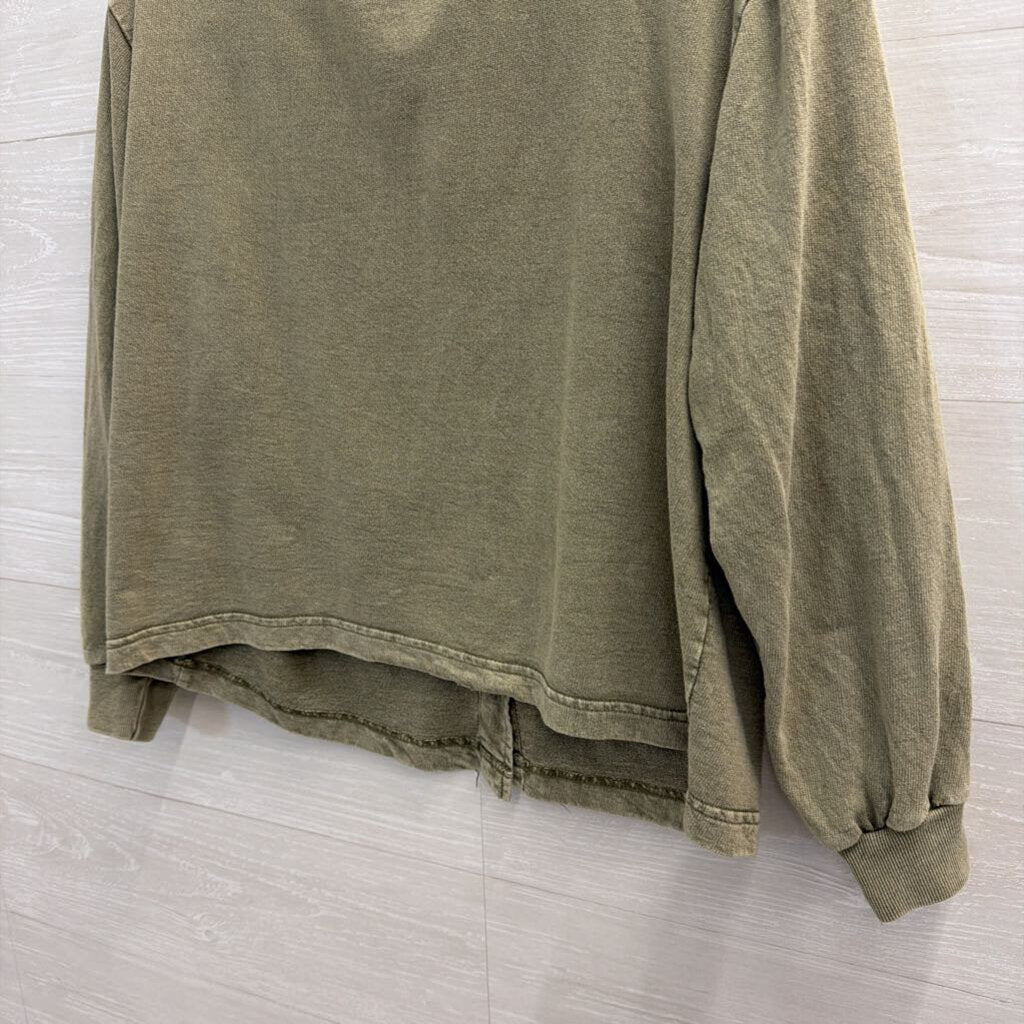 Solitaire Green Long Sleeve Front Pocket Button Front Top Small