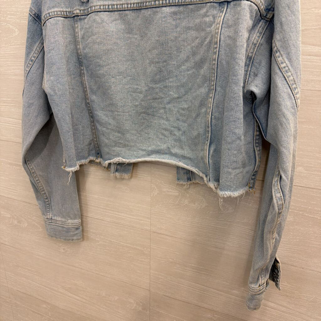 PacSun Light Wash Distressed Cropped Denim Jacket M/L