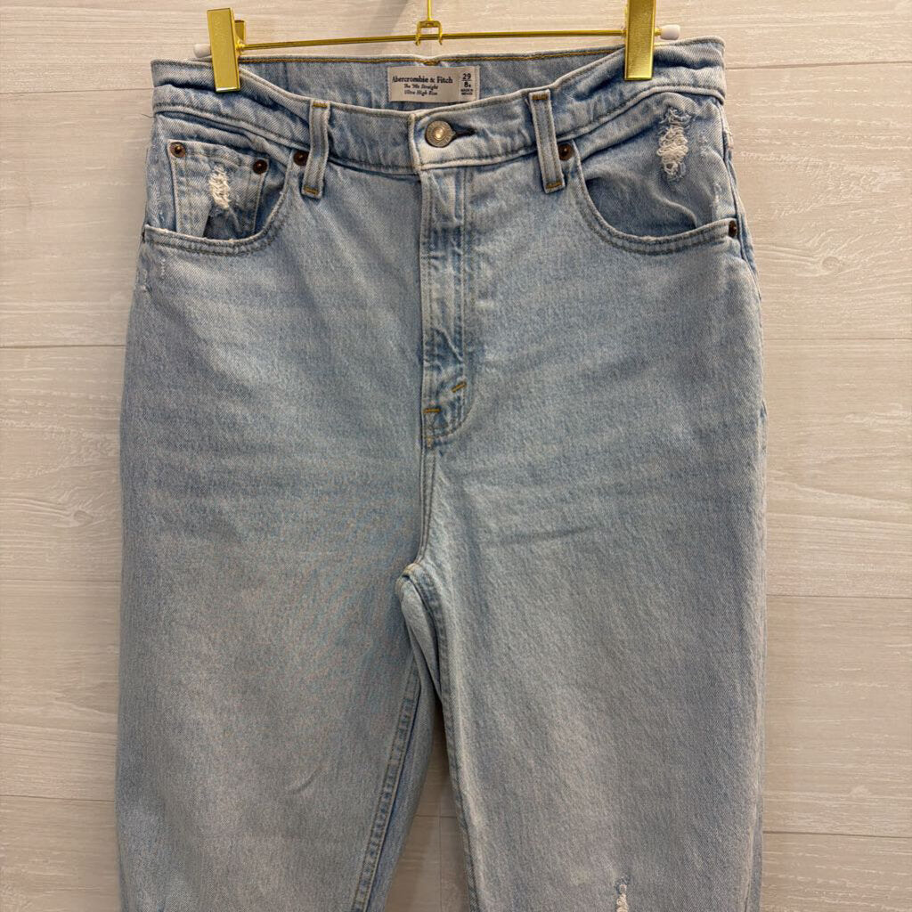 Abercrombie and Fitch Light Wash The 90s Straight Ultra High Rise Jeans 29