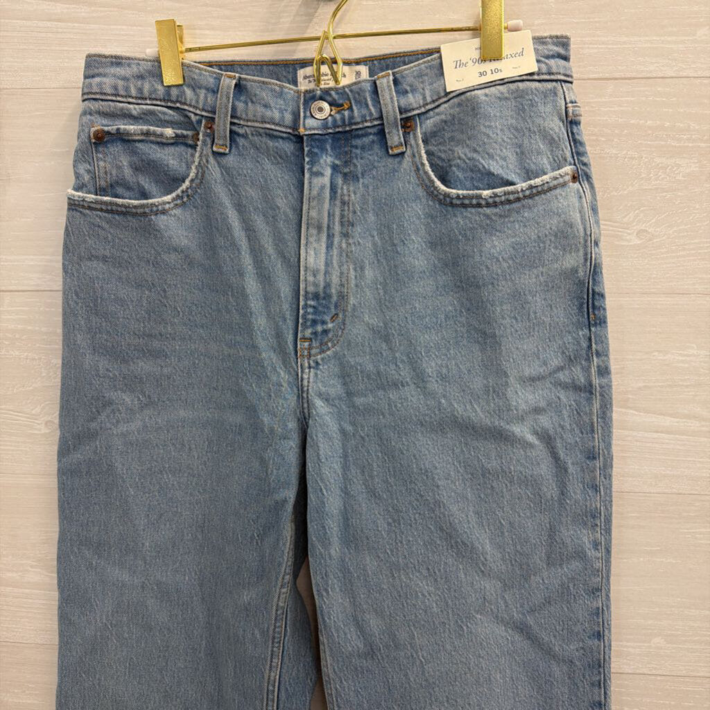 Abercrombie and Fitch Light Wash The 90s Relaxed High Rise Jeans 30 Short