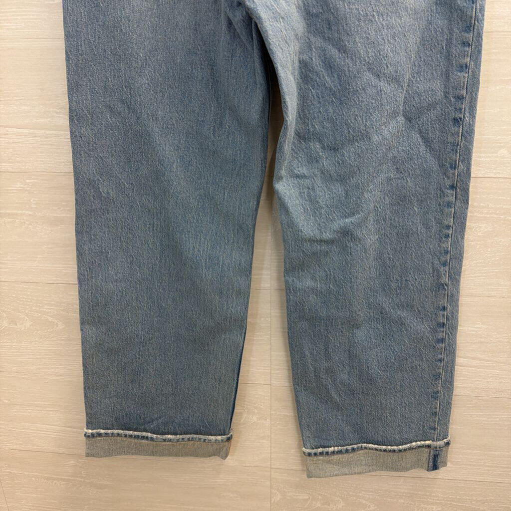Abercrombie and Fitch Light Wash The 90s Relaxed High Rise Jeans 30 Short