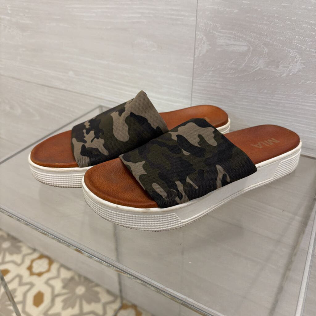 MIA Green Camo Strap Platform Sandal Slides 6.5