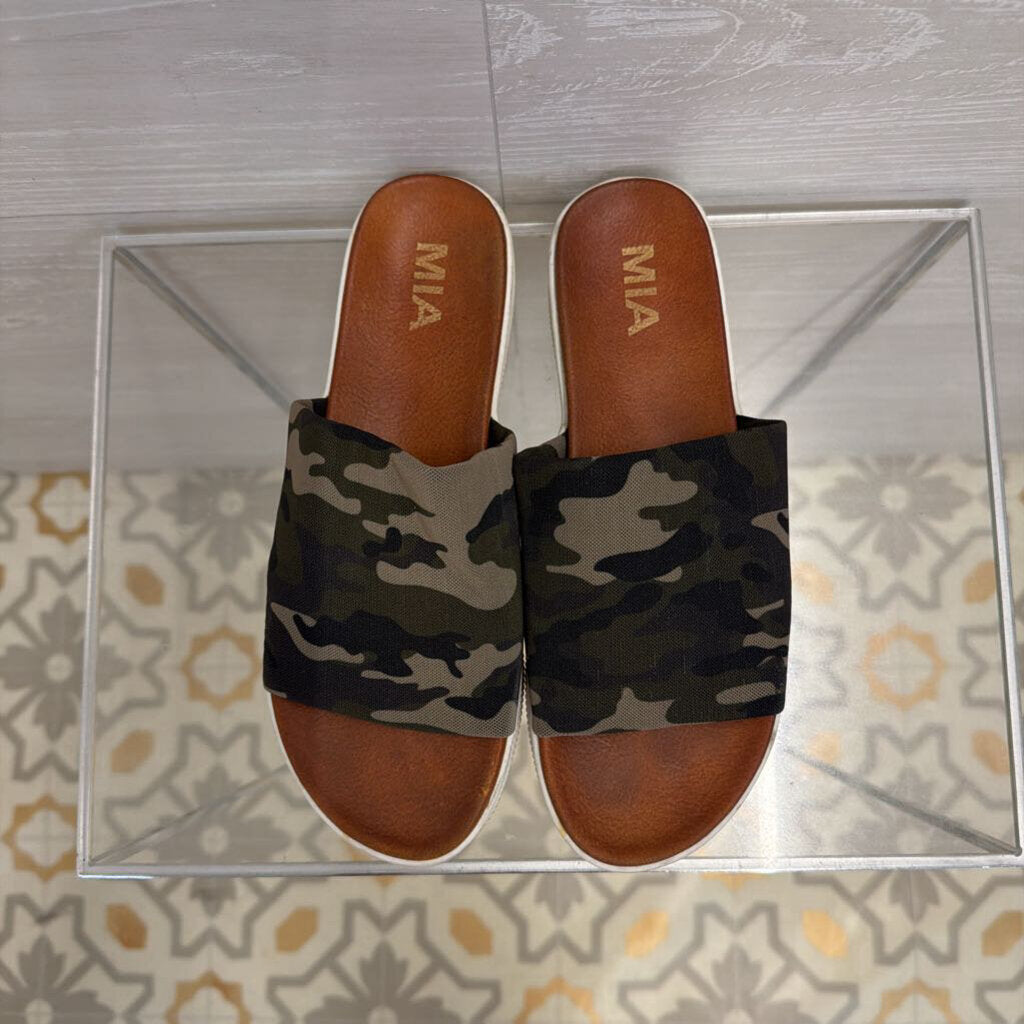 MIA Green Camo Strap Platform Sandal Slides 6.5