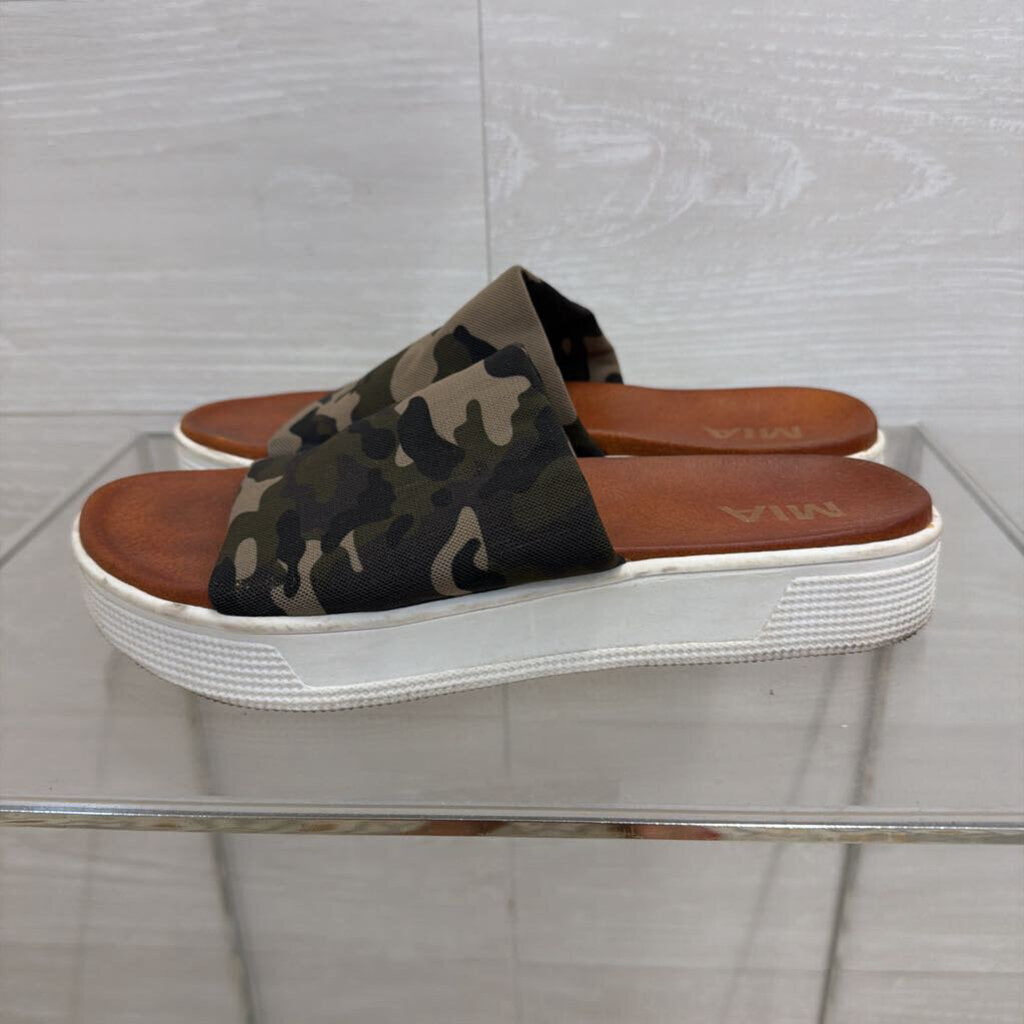 MIA Green Camo Strap Platform Sandal Slides 6.5