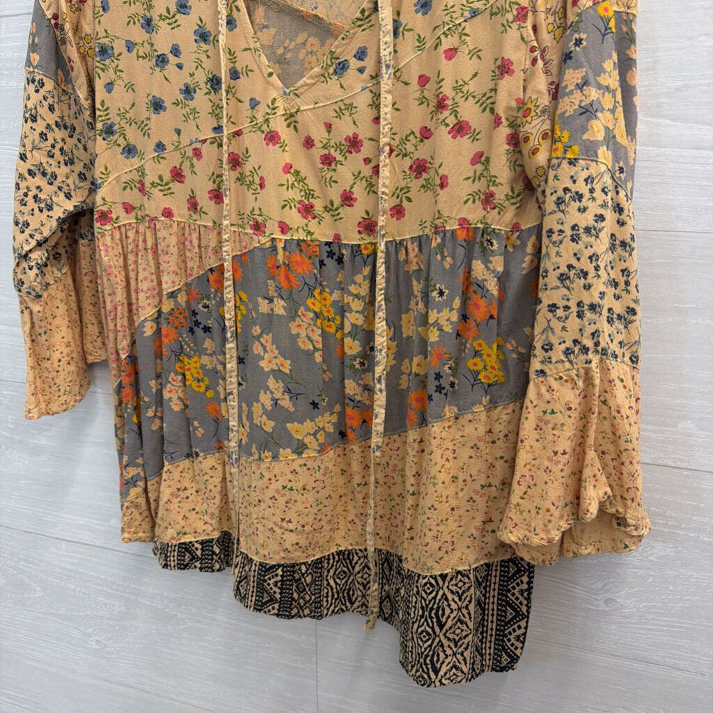 Fashion Fuse Beige/ Multi Print Long Sleeve Top Small