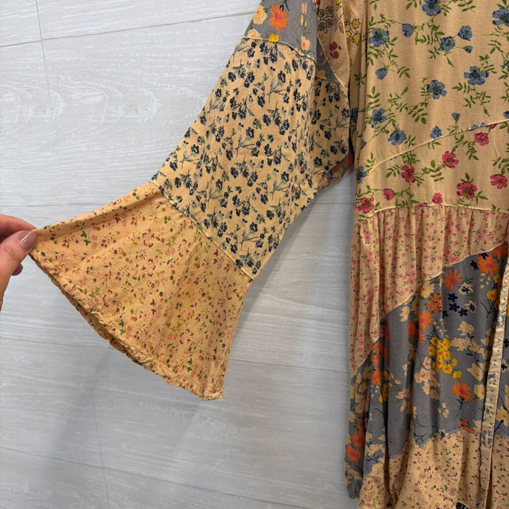 Fashion Fuse Beige/ Multi Print Long Sleeve Top Small