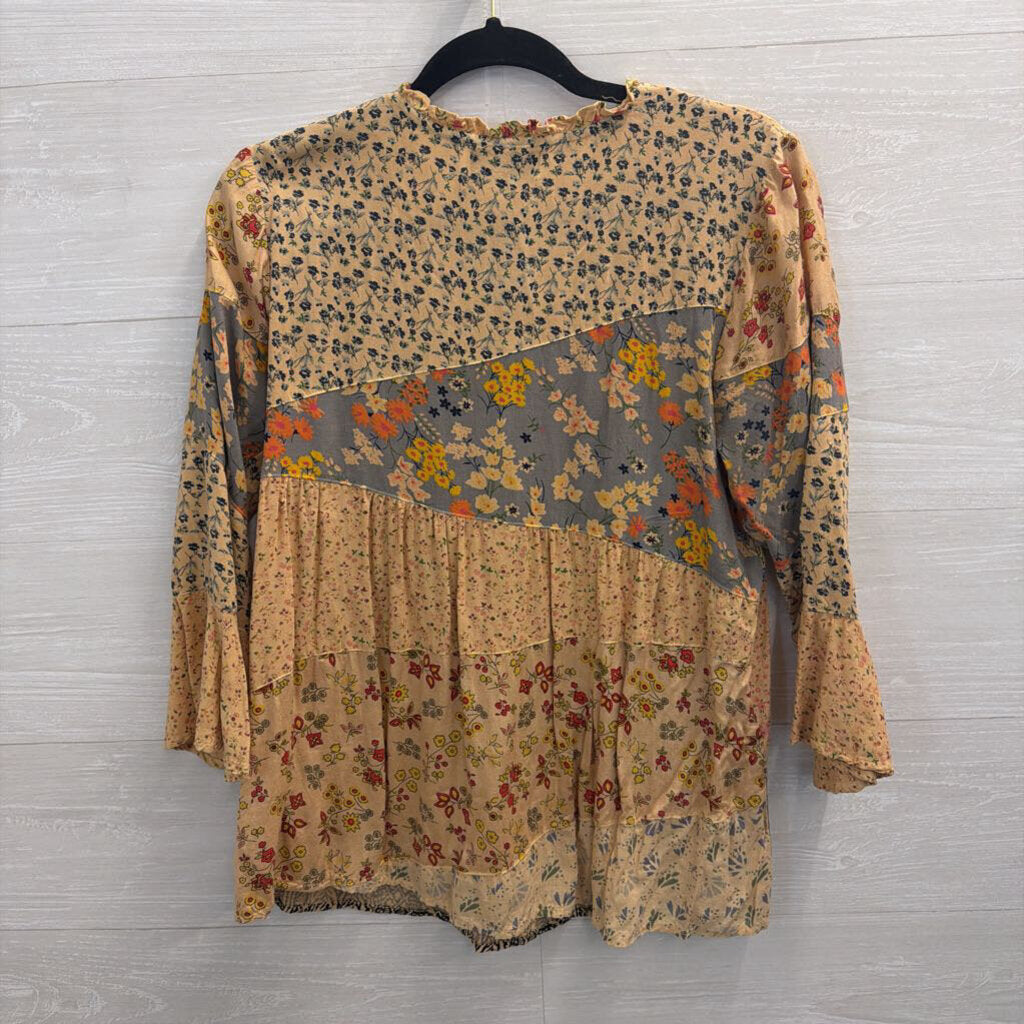 Fashion Fuse Beige/ Multi Print Long Sleeve Top Small