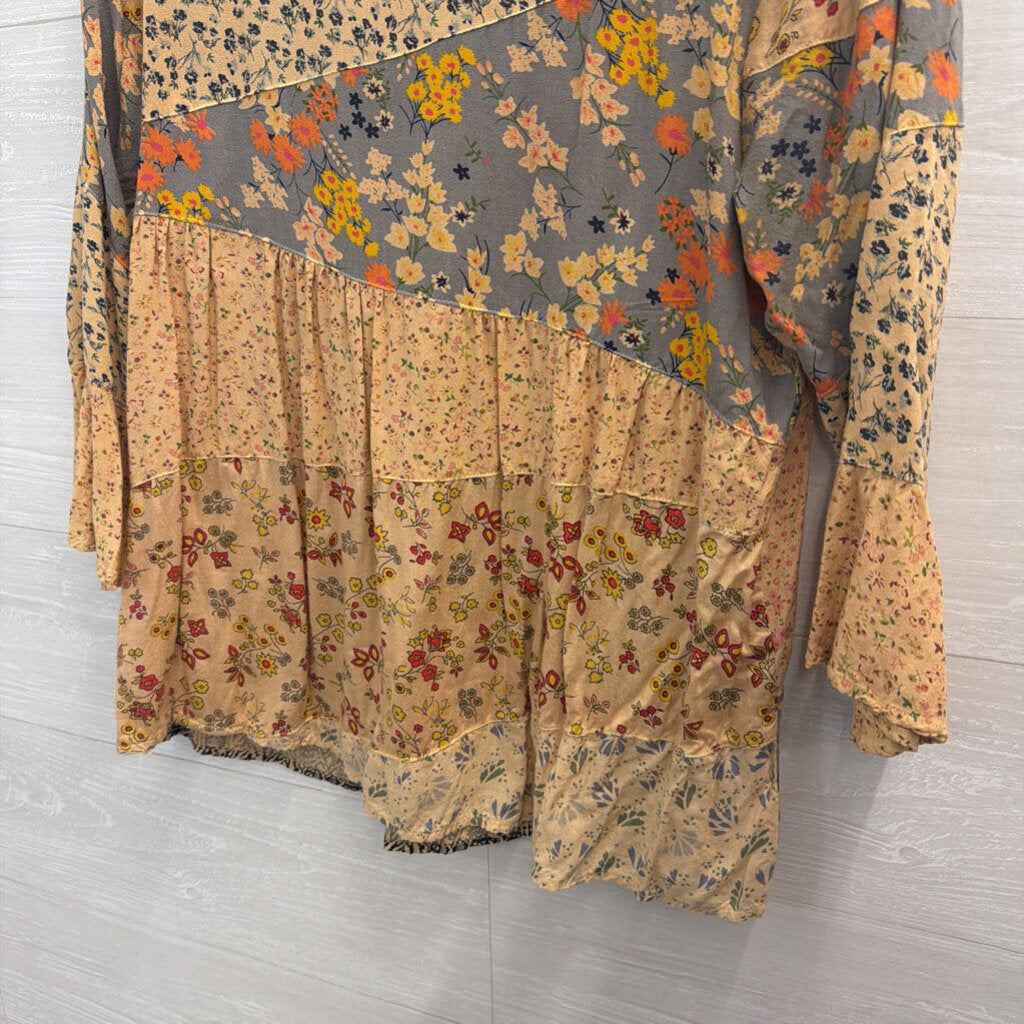 Fashion Fuse Beige/ Multi Print Long Sleeve Top Small