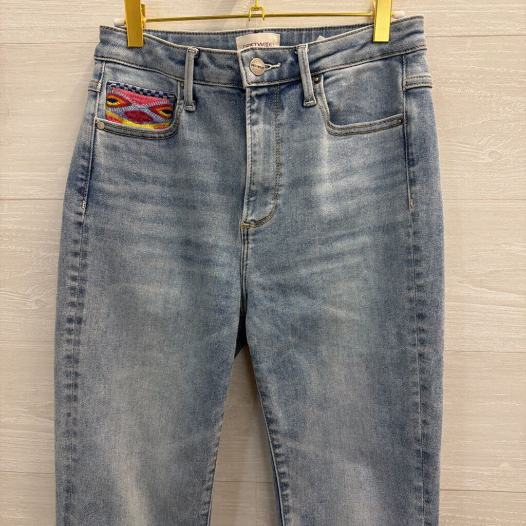 Driftwood Light Wash Embroidered Detail Jeans 26