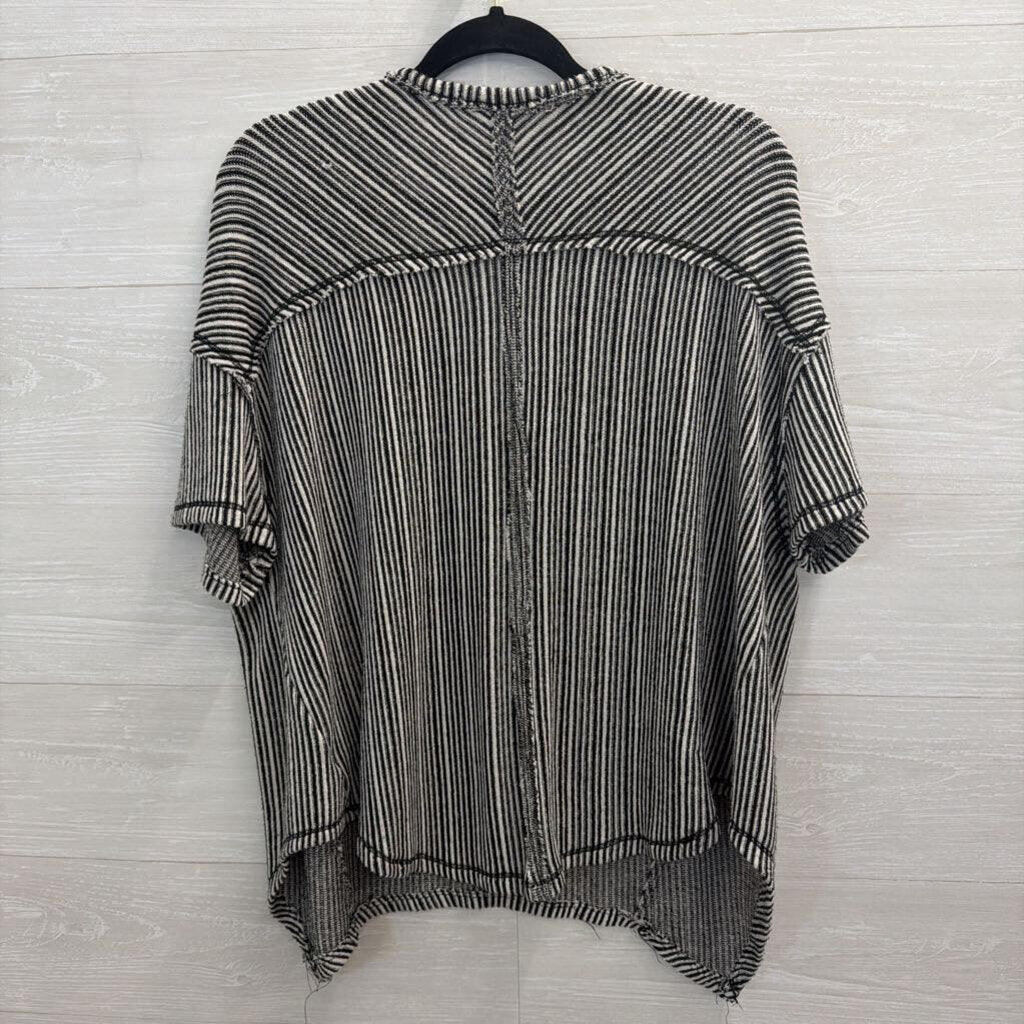 BKE Black/ White Striped Short Sleeve Top Large
