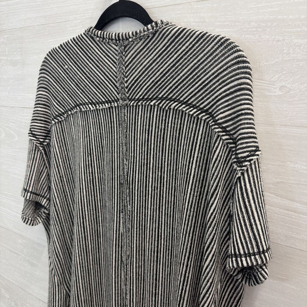 BKE Black/ White Striped Short Sleeve Top Large
