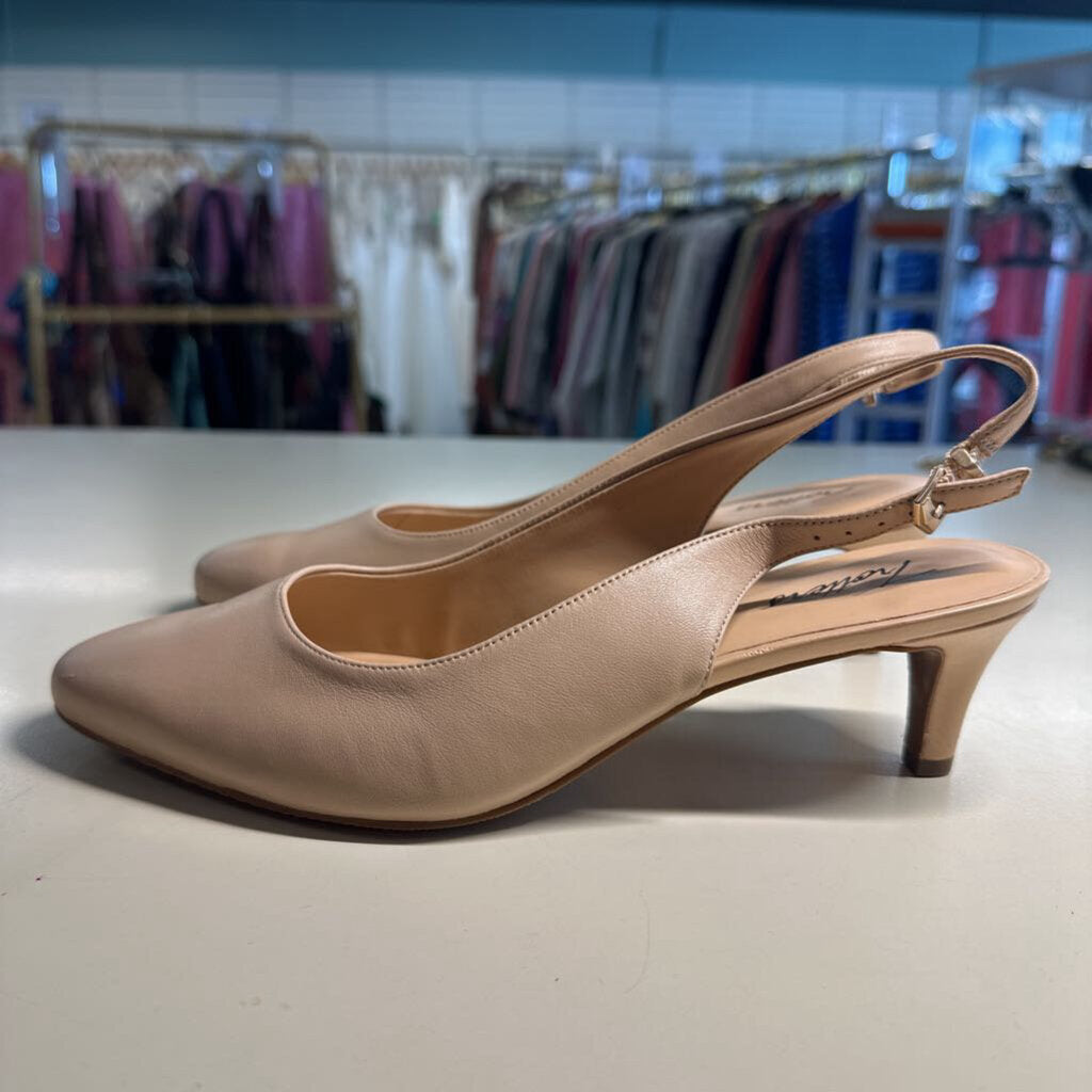 Trotters Round Toe Sling Back Heel 8.5