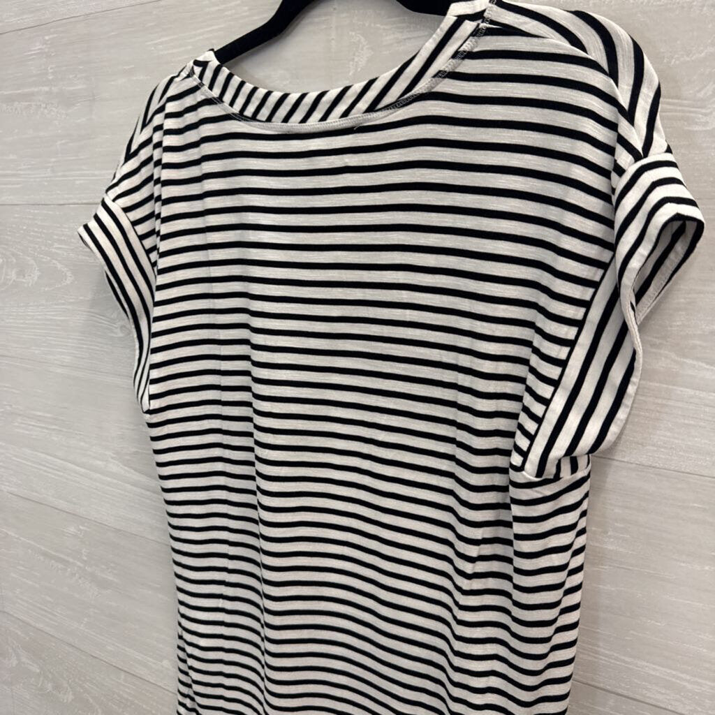 White House Black Market Striped V-Neck T-Shirt Medium